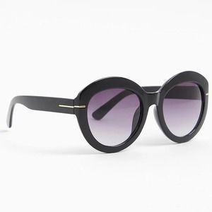 torrid // black oval dark sunglasses